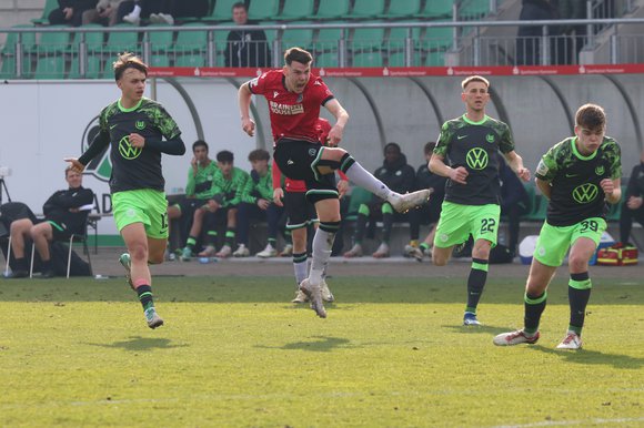 U19-Stürmer Jayson Videira-Pereira schießt gegen Wolfsburg ein Tor