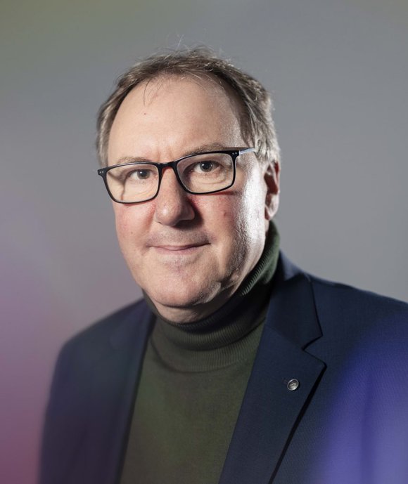 Dr. Jens Binner