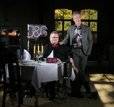 Motiv Quadrat_Janssen Grimm_Zu Tisch!